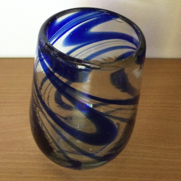 Beautiful hand blown art glass blue swirl clear glass vase candleholder 4.75" - Picture 4 of 6